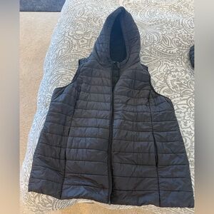 Torrid black hooded vest size 3